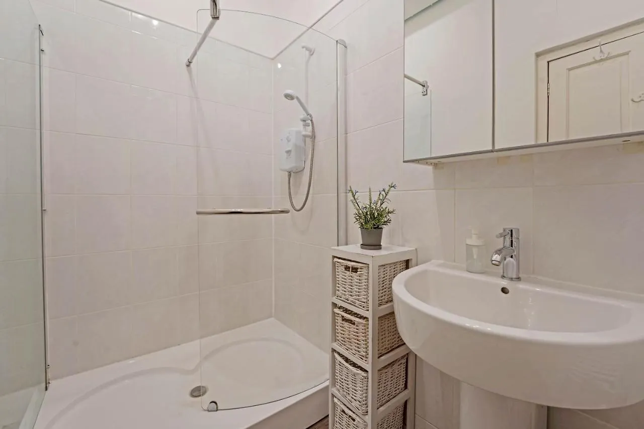 Cozy With Character Logie Green Central Main Door Flat Edinburgh