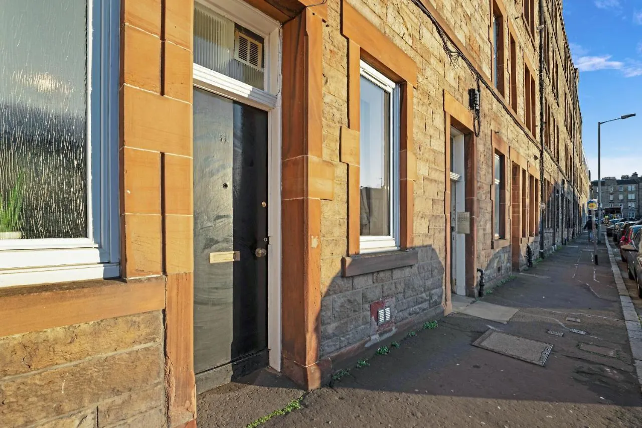 Cozy With Character Logie Green Central Main Door Flat Edinburgh Apartment