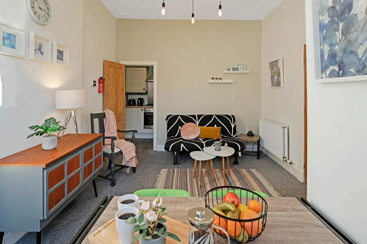 Cozy With Character Logie Green Central Main Door Flat Edinburgh