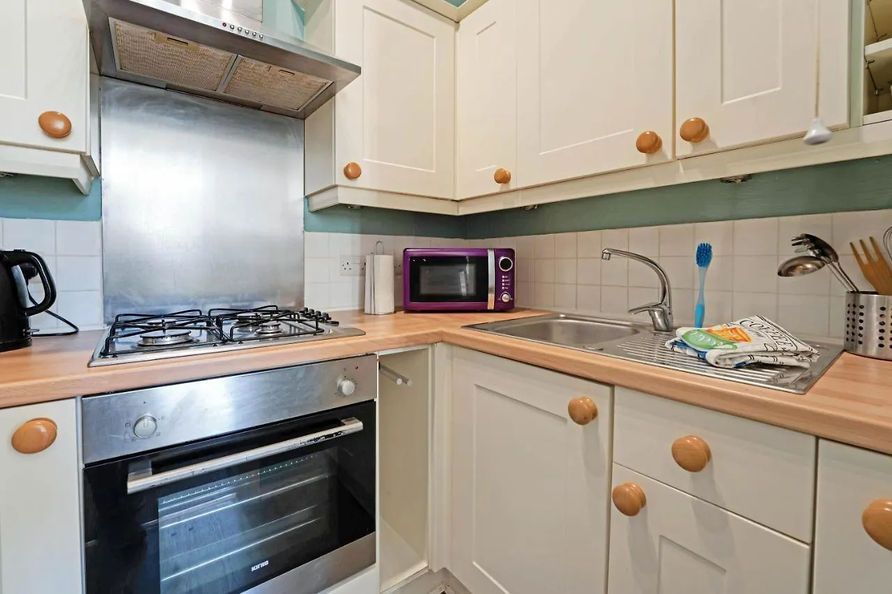 Cozy With Character Logie Green Central Main Door Flat Edinburgh 0*,  United Kingdom