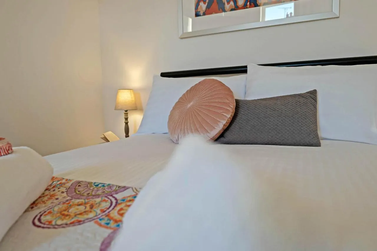 Cozy With Character Logie Green Central Main Door Flat Edinburgh Apartment