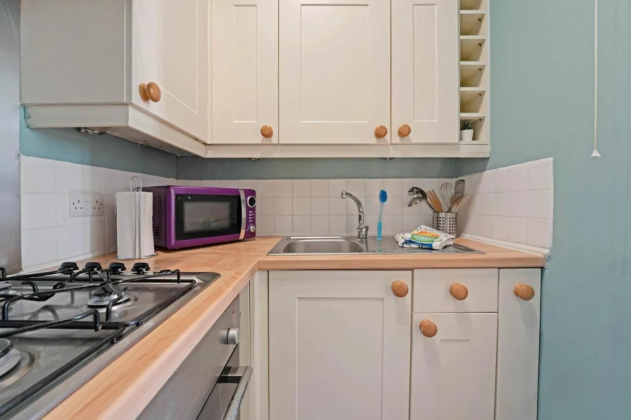 Cozy With Character Logie Green Central Main Door Flat Edinburgh