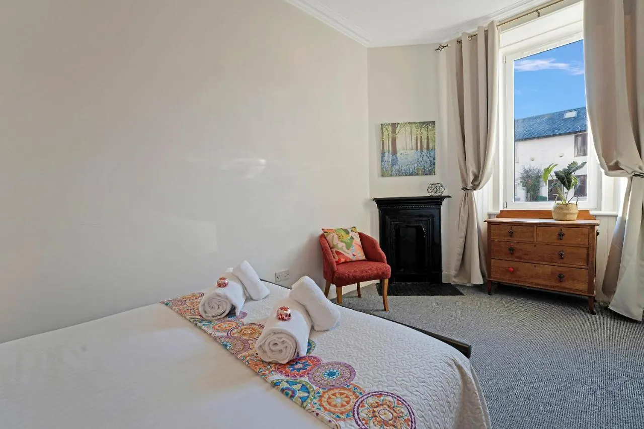 Cozy With Character Logie Green Central Main Door Flat Edinburgh