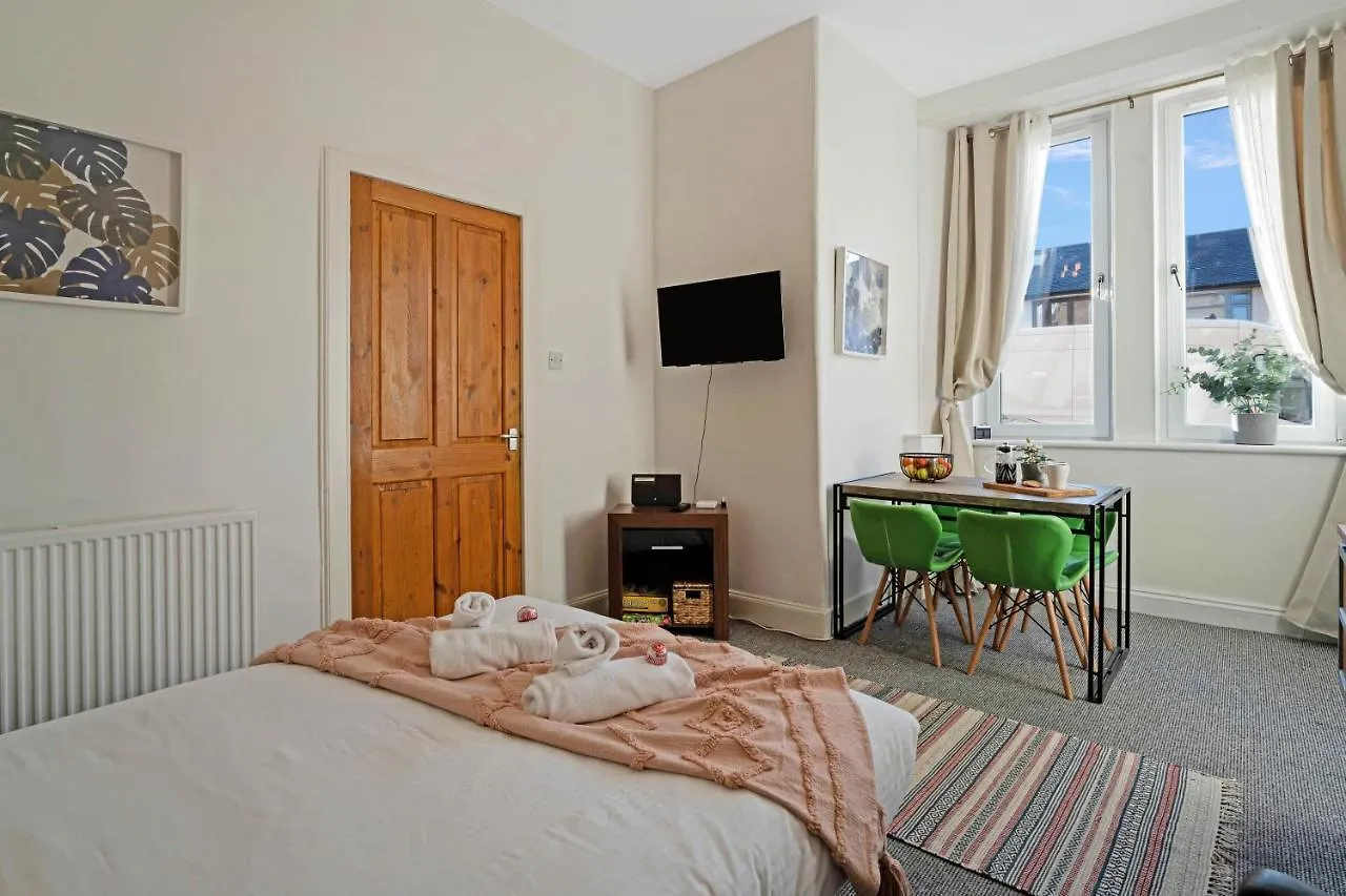 Cozy With Character Logie Green Central Main Door Flat Edinburgh