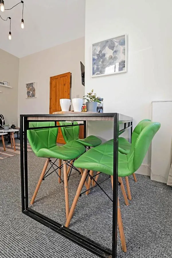 Cozy With Character Logie Green Central Main Door Flat Edimburgo